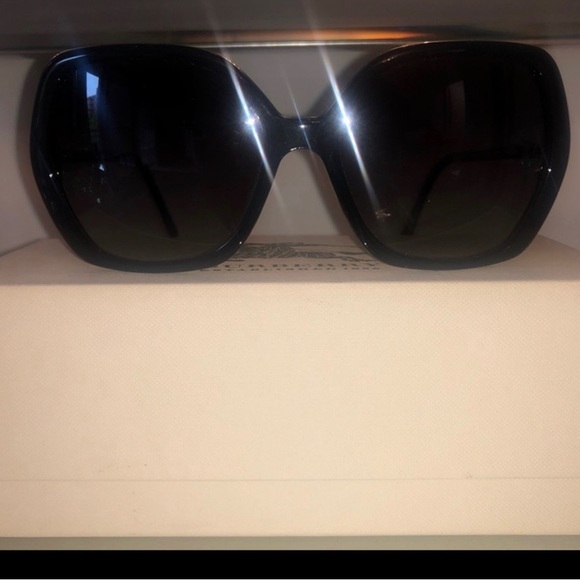 Brand new Burberry Polarized Sunglasses main image 8